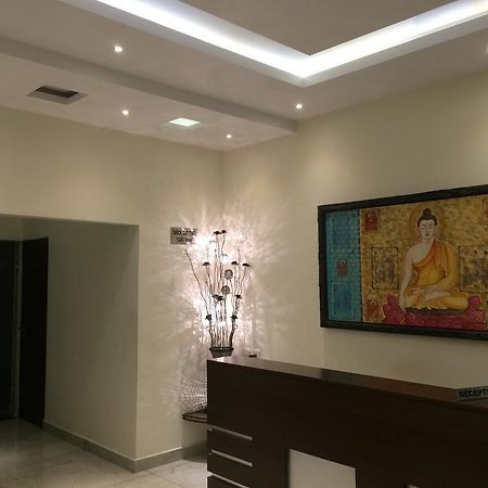 Hotel Surya Haldwāni Buitenkant foto