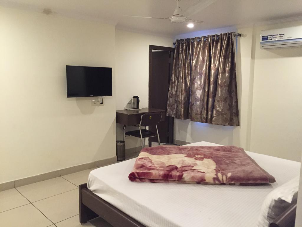 Hotel Surya Haldwāni Kamer foto