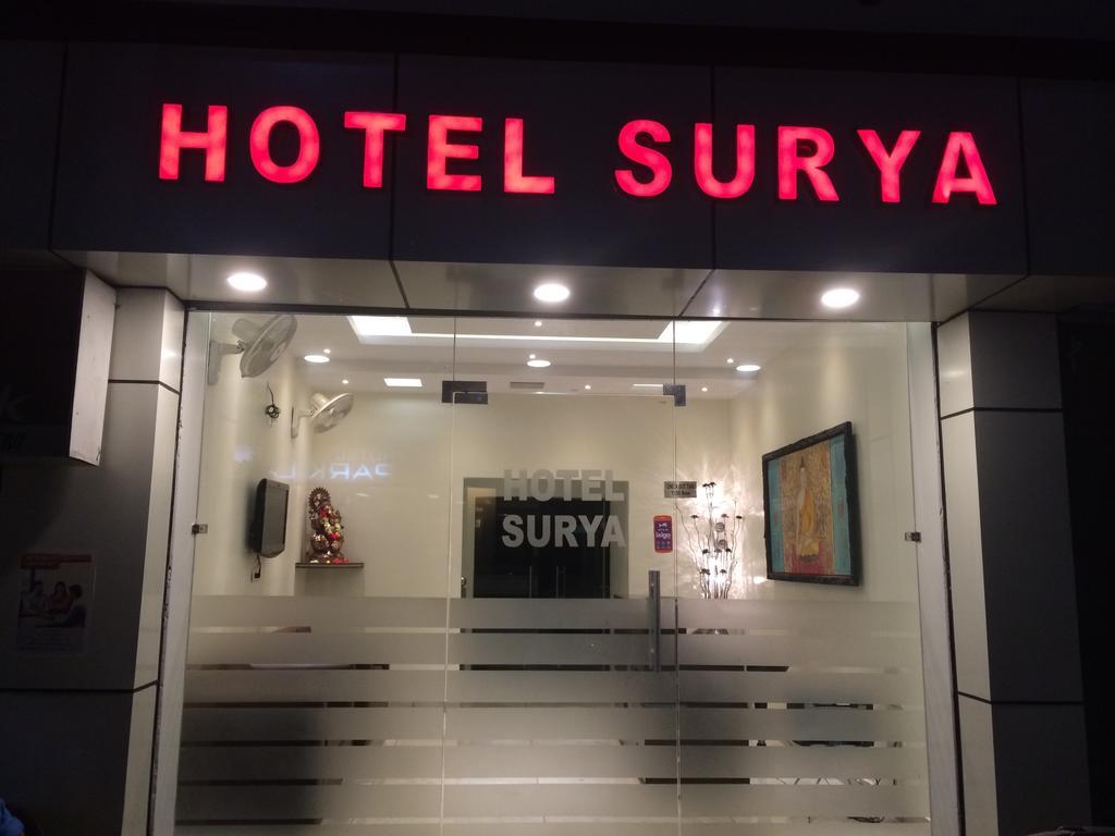 Hotel Surya Haldwāni Buitenkant foto