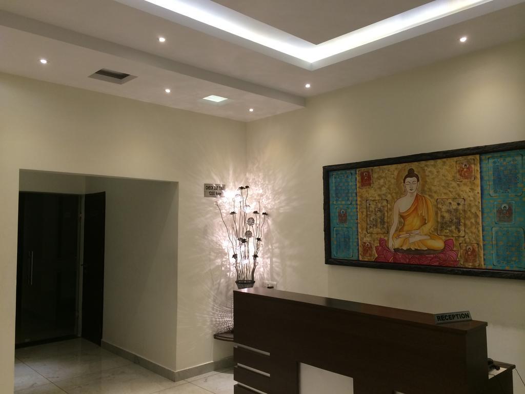 Hotel Surya Haldwāni Buitenkant foto