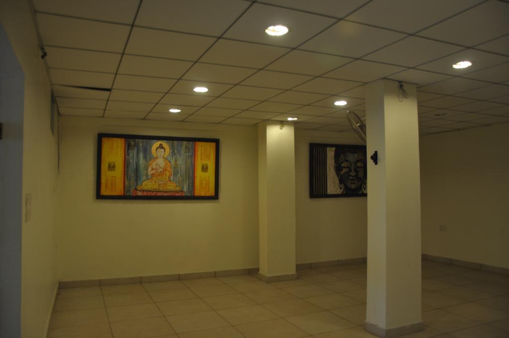 Hotel Surya Haldwāni Buitenkant foto