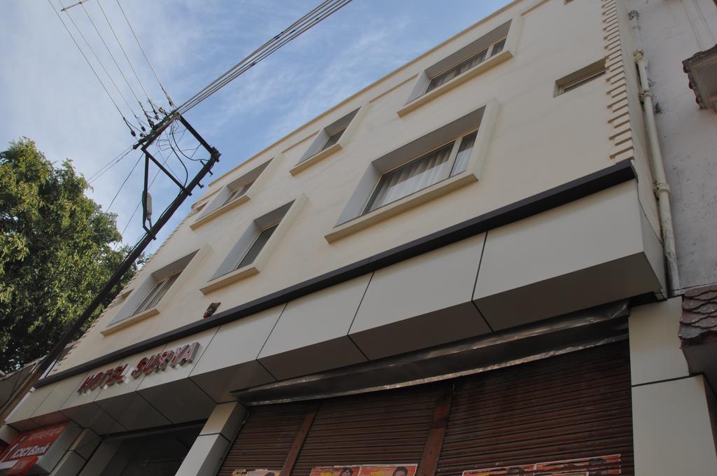 Hotel Surya Haldwāni Buitenkant foto